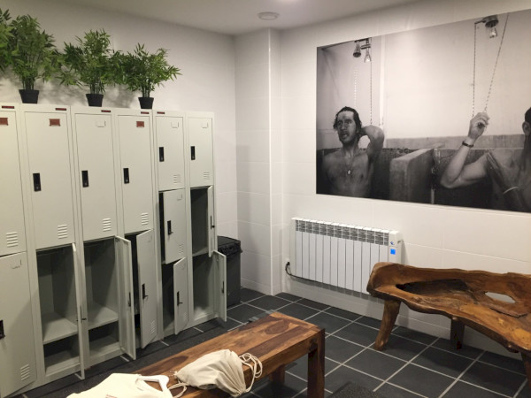 Individuelle Radläden und Cafés in Girona